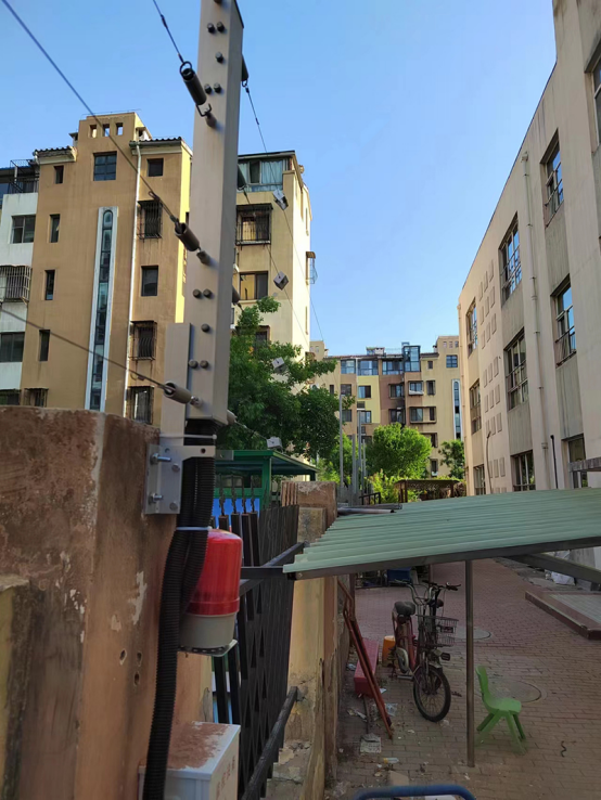 學(xué)校安裝電子圍欄的必要性，學(xué)生翻墻外出感染